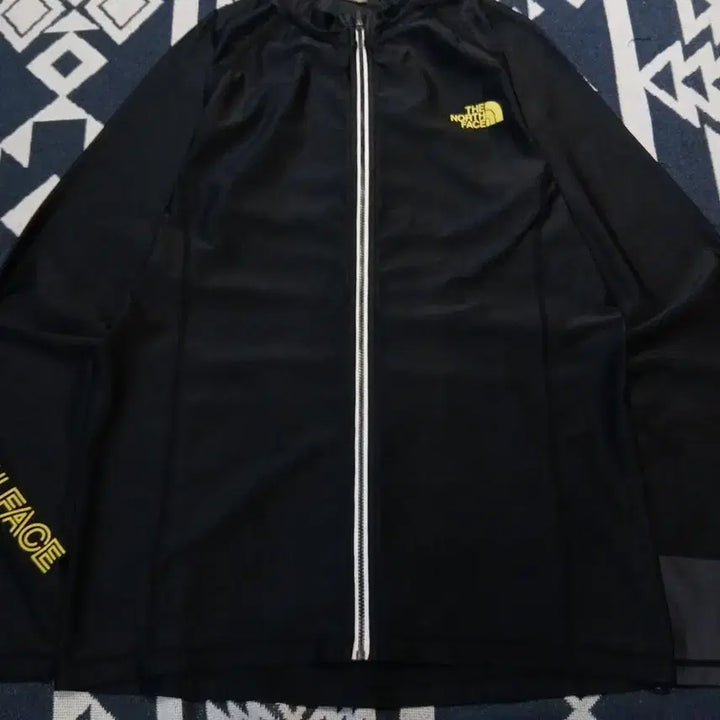 [BUNJANG] The North Face Black Yellow Logo Printed Track Top / 노스페이스 블랙 옐로우 로고프린팅 세이브 오션 래쉬가드 트랙탑 집업 져지