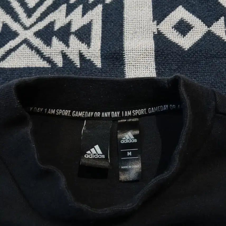 [BUNJANG] Adidas Pigment Black White Mock Neck Cotton Blend Top / 아디다스 피그먼트 블랙 화이트 백삼선 미드 로고프린팅 모크넥 코튼 블렌드