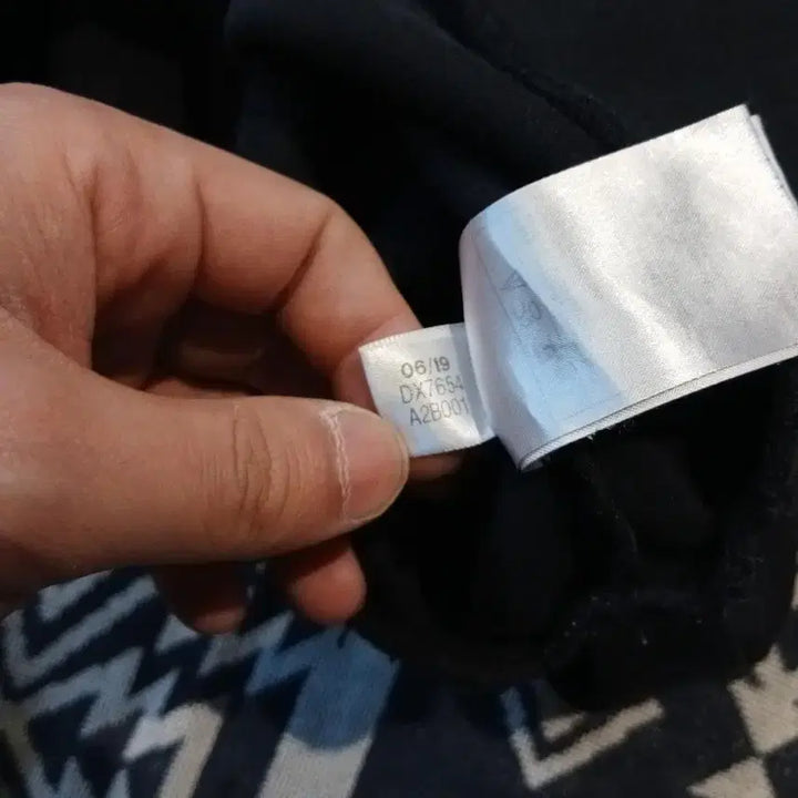[BUNJANG] Adidas Pigment Black White Mock Neck Cotton Blend Top / 아디다스 피그먼트 블랙 화이트 백삼선 미드 로고프린팅 모크넥 코튼 블렌드