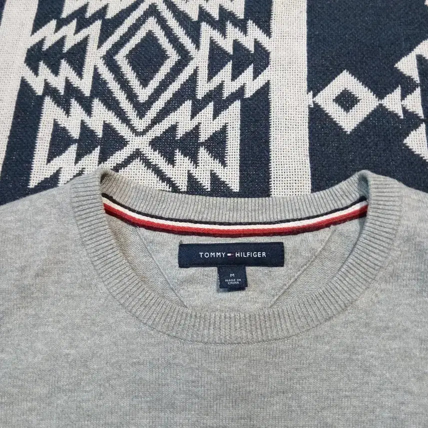 [BUNJANG] Tommy Hilfiger Gray Logo Pattern Cotton Knit Sweater / 타미힐피거 그레이 로고패턴 아메카지 코튼 라운드넥 니트 M