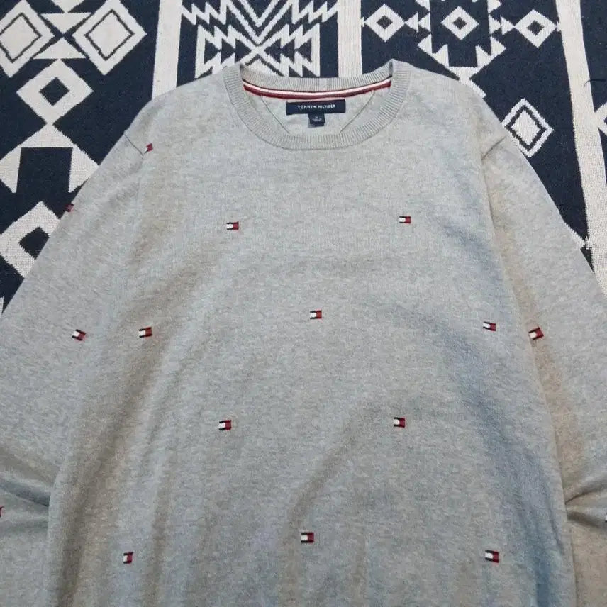 [BUNJANG] Tommy Hilfiger Gray Logo Pattern Cotton Knit Sweater / 타미힐피거 그레이 로고패턴 아메카지 코튼 라운드넥 니트 M