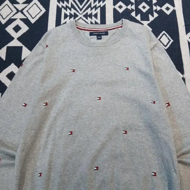 [BUNJANG] Tommy Hilfiger Gray Logo Pattern Cotton Knit Sweater / 타미힐피거 그레이 로고패턴 아메카지 코튼 라운드넥 니트 M