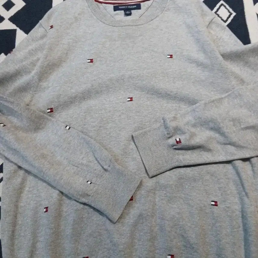 [BUNJANG] Tommy Hilfiger Gray Logo Pattern Cotton Knit Sweater / 타미힐피거 그레이 로고패턴 아메카지 코튼 라운드넥 니트 M