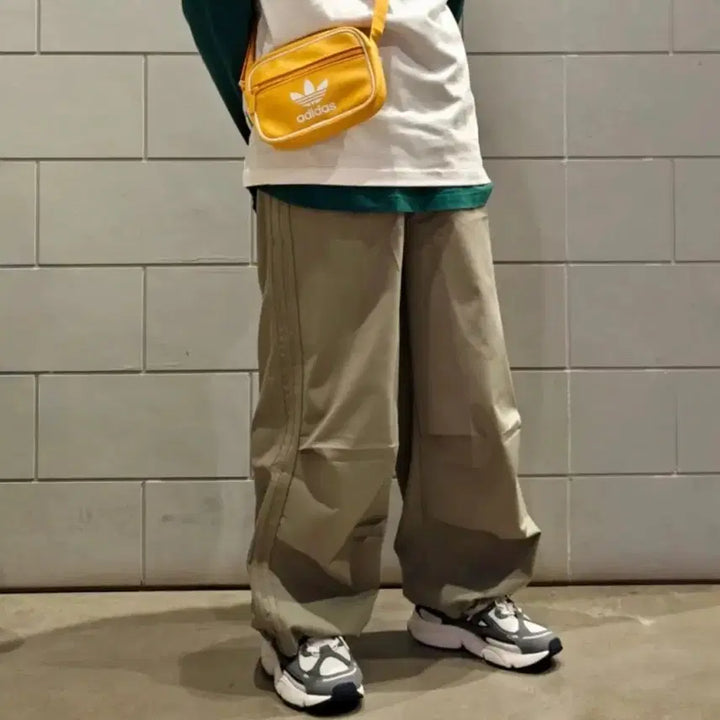 [SOLD OUT] 아디다스 파라슈트 팬츠 - M 사이즈
