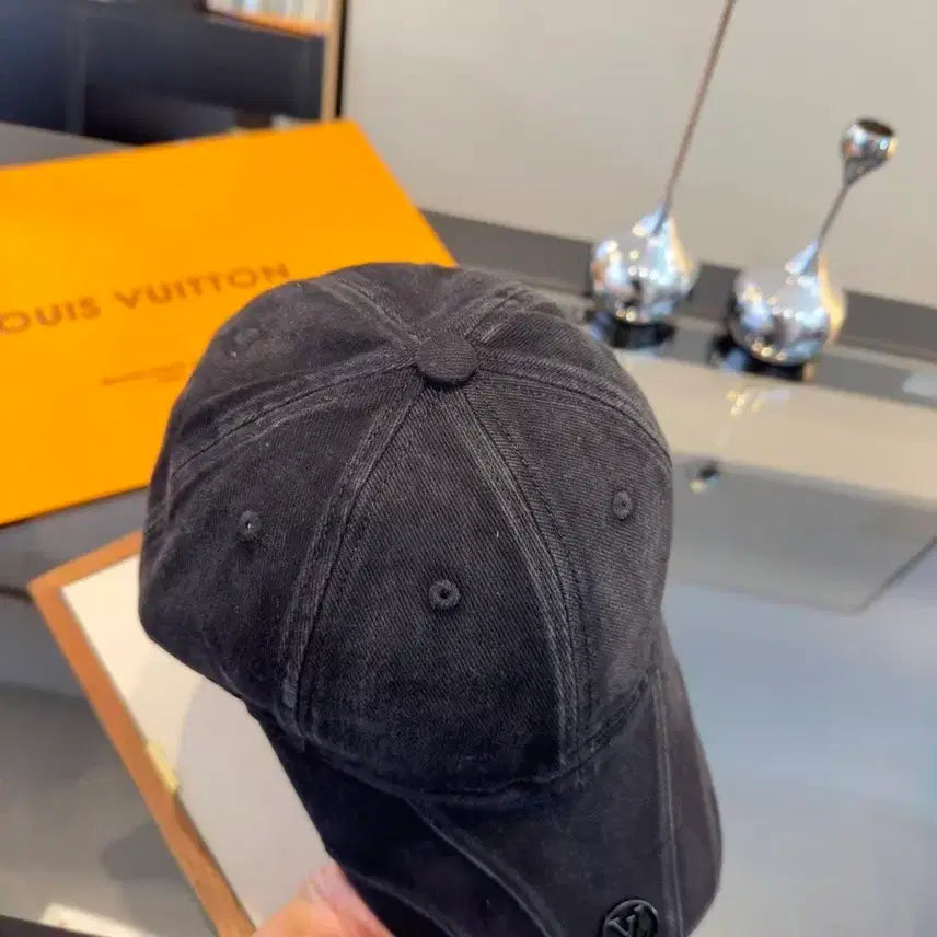 [BUNJANG] Louis Vuitton Black Ball Cap / 루이비통 블랙 볼캡 모자