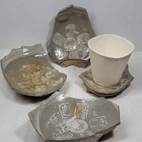 [BUNJANG] Buncheong Sagi Celadon Porcelain Fragments / 분청사기내섬문 굽도편4점