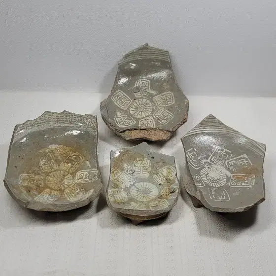 [BUNJANG] Buncheong Sagi Celadon Porcelain Fragments / 분청사기내섬문 굽도편4점