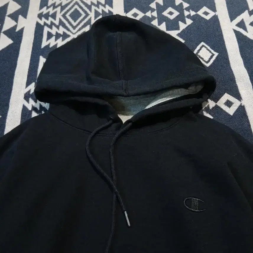 [BUNJANG] Champion Pigment Black Logo Embroidered Hoodie / 챔피온 피그먼트 블랙 톤톤 로고자수 코튼 블렌드 후드 티셔츠 MADE I