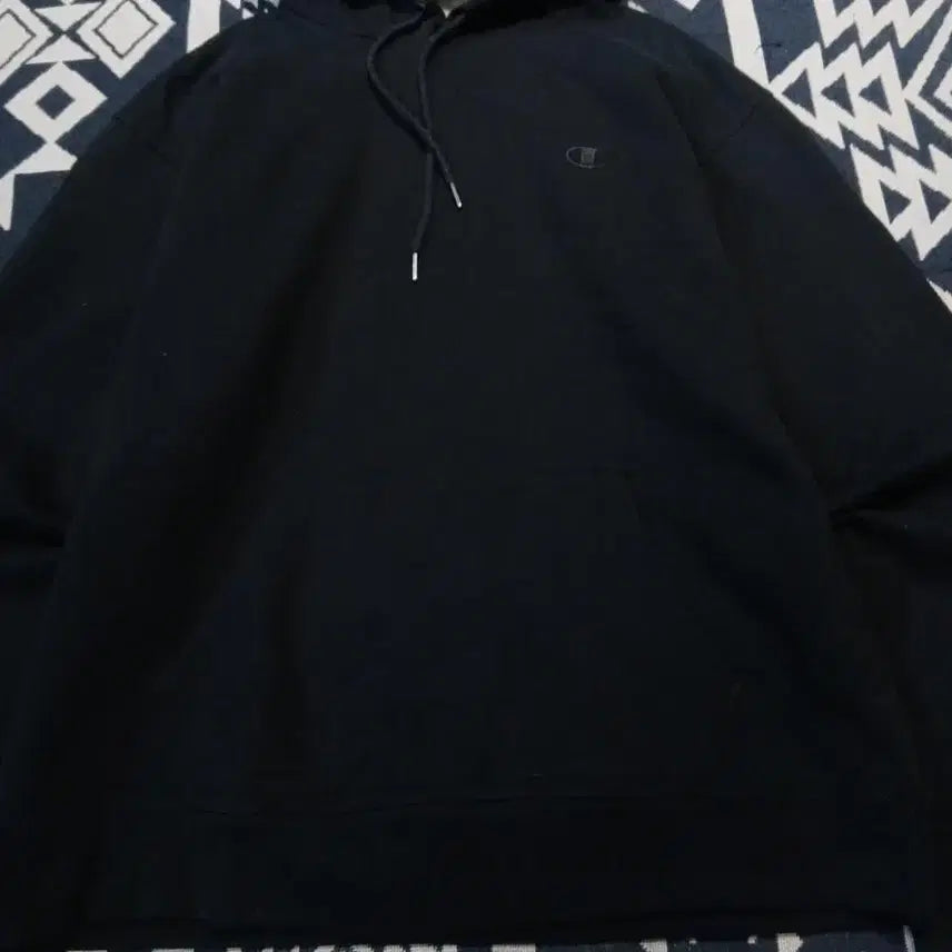 [BUNJANG] Champion Pigment Black Logo Embroidered Hoodie / 챔피온 피그먼트 블랙 톤톤 로고자수 코튼 블렌드 후드 티셔츠 MADE I