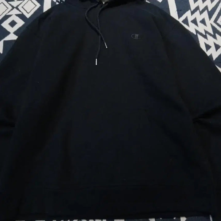 [BUNJANG] Champion Pigment Black Logo Embroidered Hoodie / 챔피온 피그먼트 블랙 톤톤 로고자수 코튼 블렌드 후드 티셔츠 MADE I