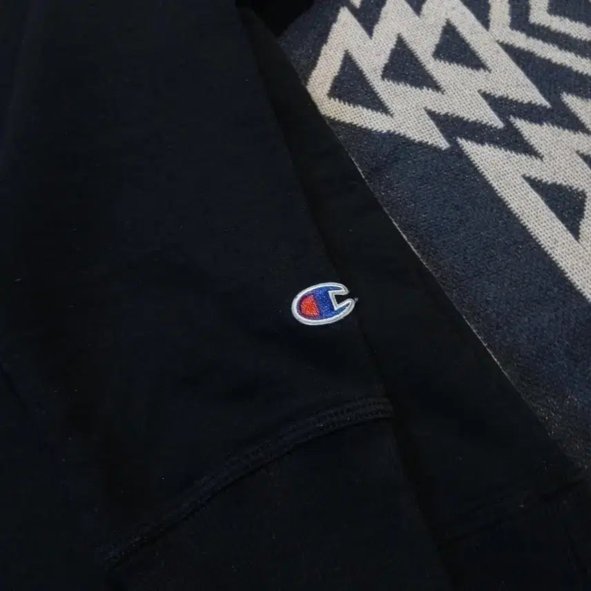 [BUNJANG] Champion Pigment Black Logo Embroidered Hoodie / 챔피온 피그먼트 블랙 톤톤 로고자수 코튼 블렌드 후드 티셔츠 MADE I