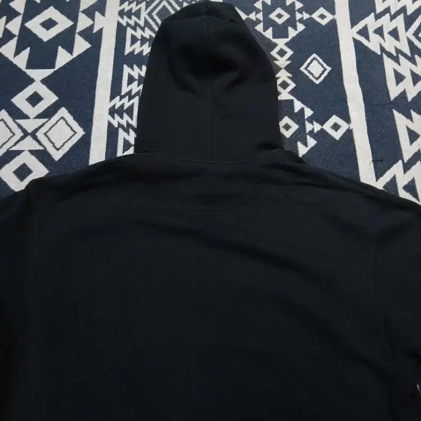 [BUNJANG] Champion Pigment Black Logo Embroidered Hoodie / 챔피온 피그먼트 블랙 톤톤 로고자수 코튼 블렌드 후드 티셔츠 MADE I