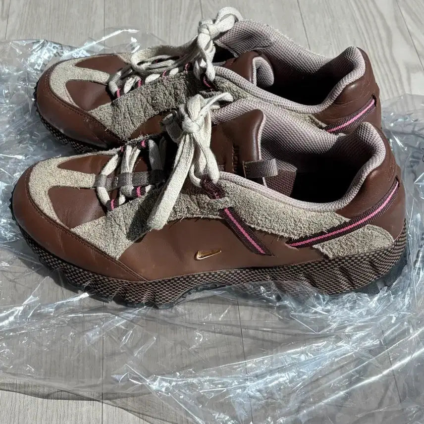 [BUNJANG] Nike x Jacquemus Air Humara LX Brown Sneakers / 나이키 x 자크뮈스 에어 휴마라 LX 브라운