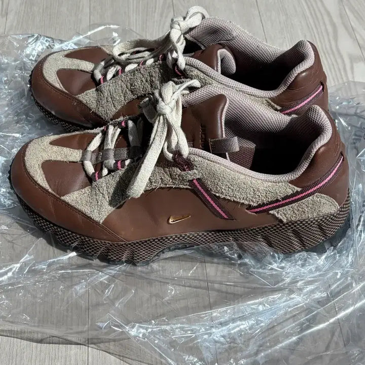 [BUNJANG] Nike x Jacquemus Air Humara LX Brown Sneakers / 나이키 x 자크뮈스 에어 휴마라 LX 브라운