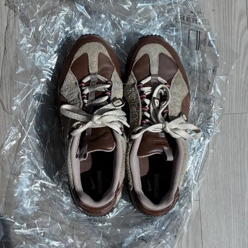 [BUNJANG] Nike x Jacquemus Air Humara LX Brown Sneakers / 나이키 x 자크뮈스 에어 휴마라 LX 브라운