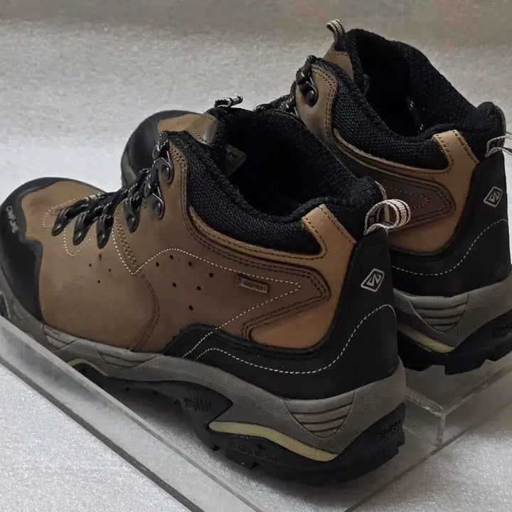 [BUNJANG] CAMPLINE Gore-Tex Mid-Cut Hiking Boots - Men&