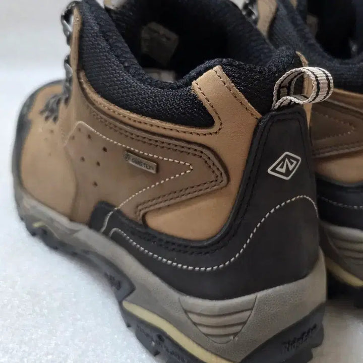 [BUNJANG] CAMPLINE Gore-Tex Mid-Cut Hiking Boots - Men&