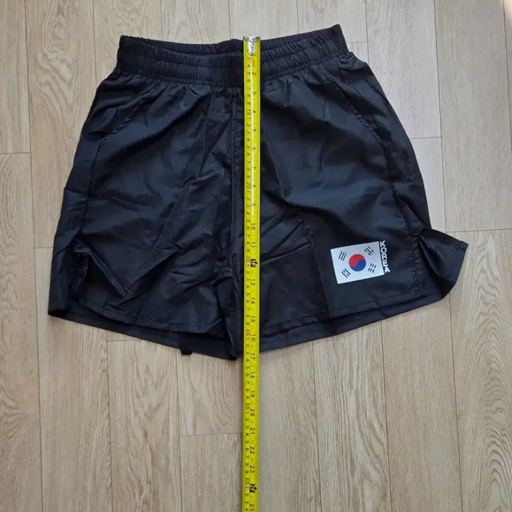 [SOLD OUT] 미사용 태극 한국 육군 트레이닝 반바지 M사이즈 (26정도)(줄자사진