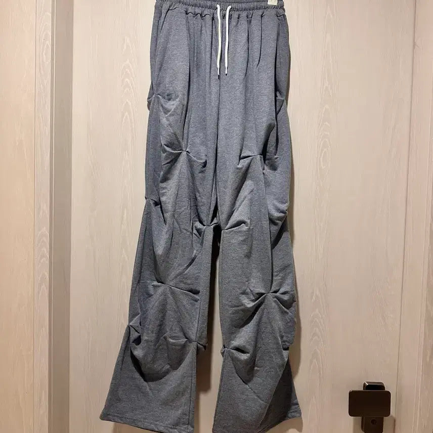 [BUNJANG] Lookatmin Tucked Shirring Training Pants Gray / 룩앳민 핀턱 셔링 주름 트레이닝팬츠 그레이