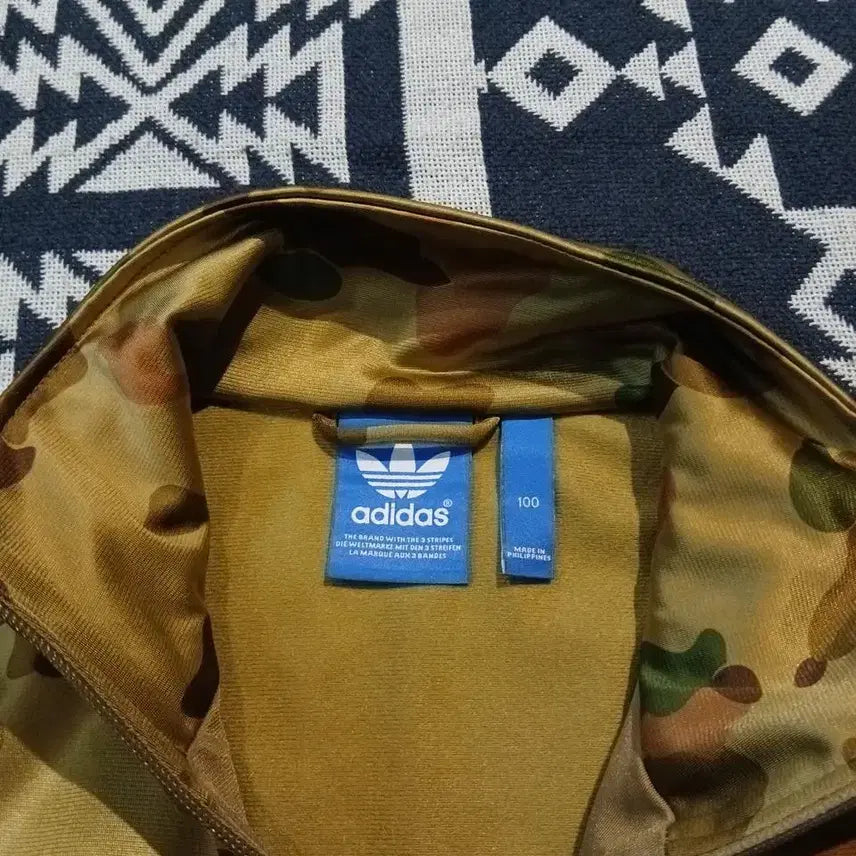 [SOLD OUT] 아디다스 카키 브라운 트레포일 로고 삼선 카모플라쥬 카모패턴 파이어버드