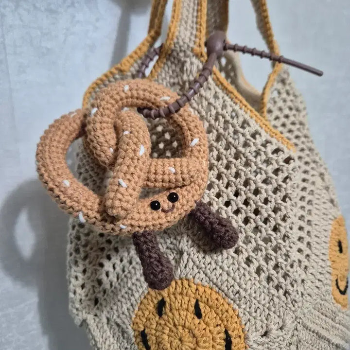 [BUNJANG] Knitted Smile Bread Bag Charm / 뜨개 스마일 빵모양 가방 키링