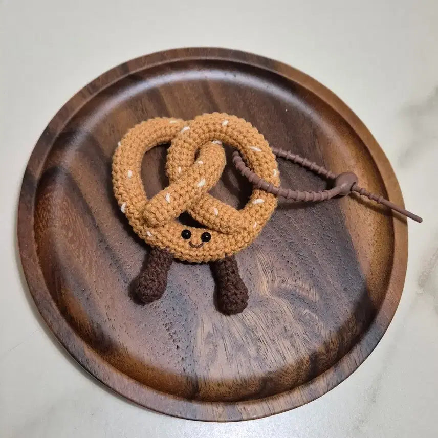 [BUNJANG] Knitted Smile Bread Bag Charm / 뜨개 스마일 빵모양 가방 키링