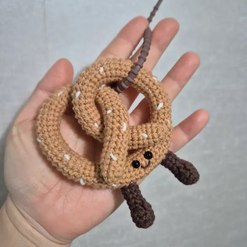[BUNJANG] Knitted Smile Bread Bag Charm / 뜨개 스마일 빵모양 가방 키링