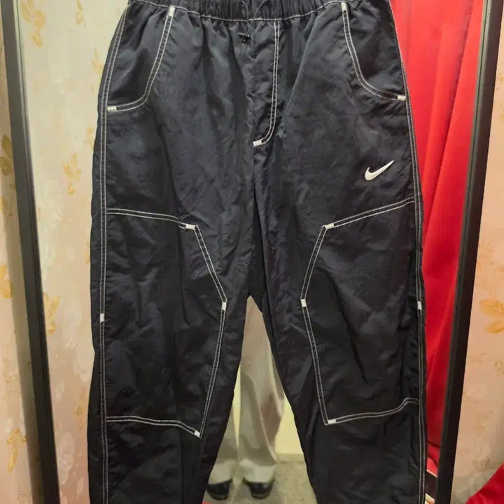 [BUNJANG] Nike Swoosh High-Rise Woven Pants - Size L / 7/51 나이키 스우시 디테일 하이라이즈 우븐 팬츠 L