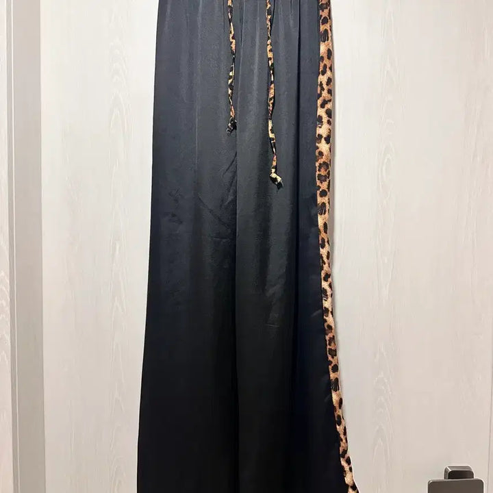 [BUNJANG] Lookatmin Leopard Pattern Training Pants / 룩앳민 레오파드 패턴 트레이닝 바지 블랙