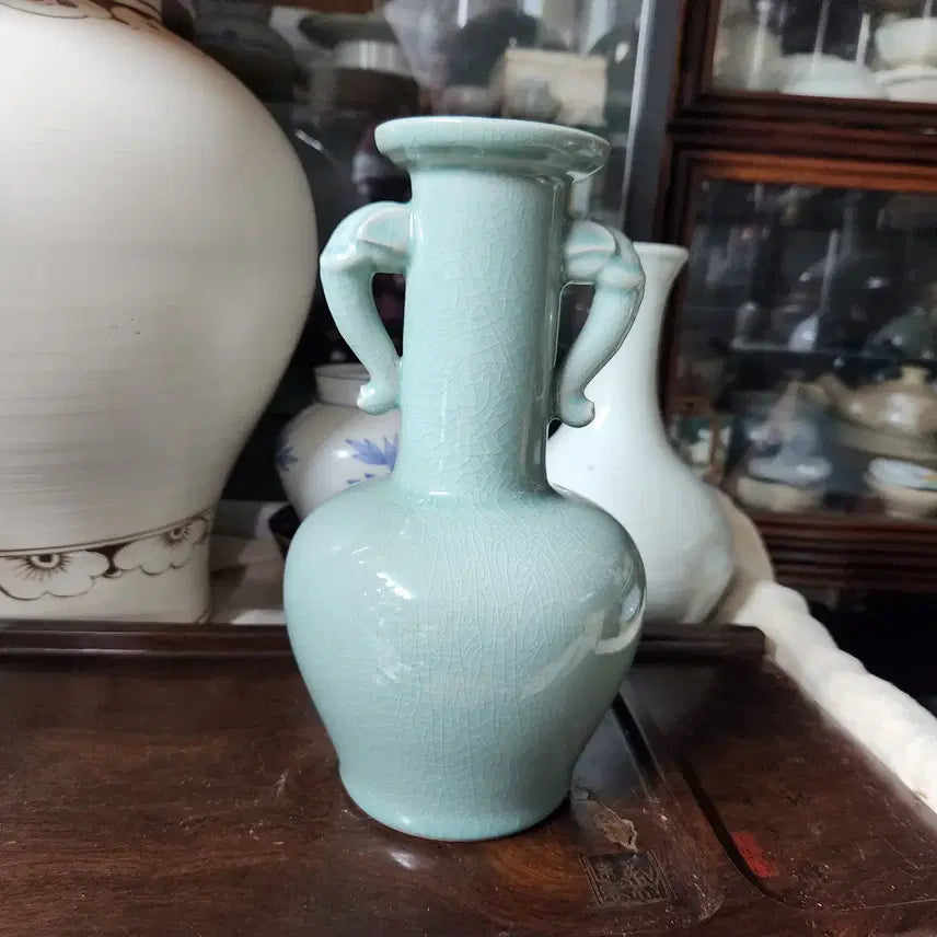 [BUNJANG] Lee Ki Hyu Celadon Porcelain Elephant Ear Vase / 우현 이기휴 고려청자 상이화병
