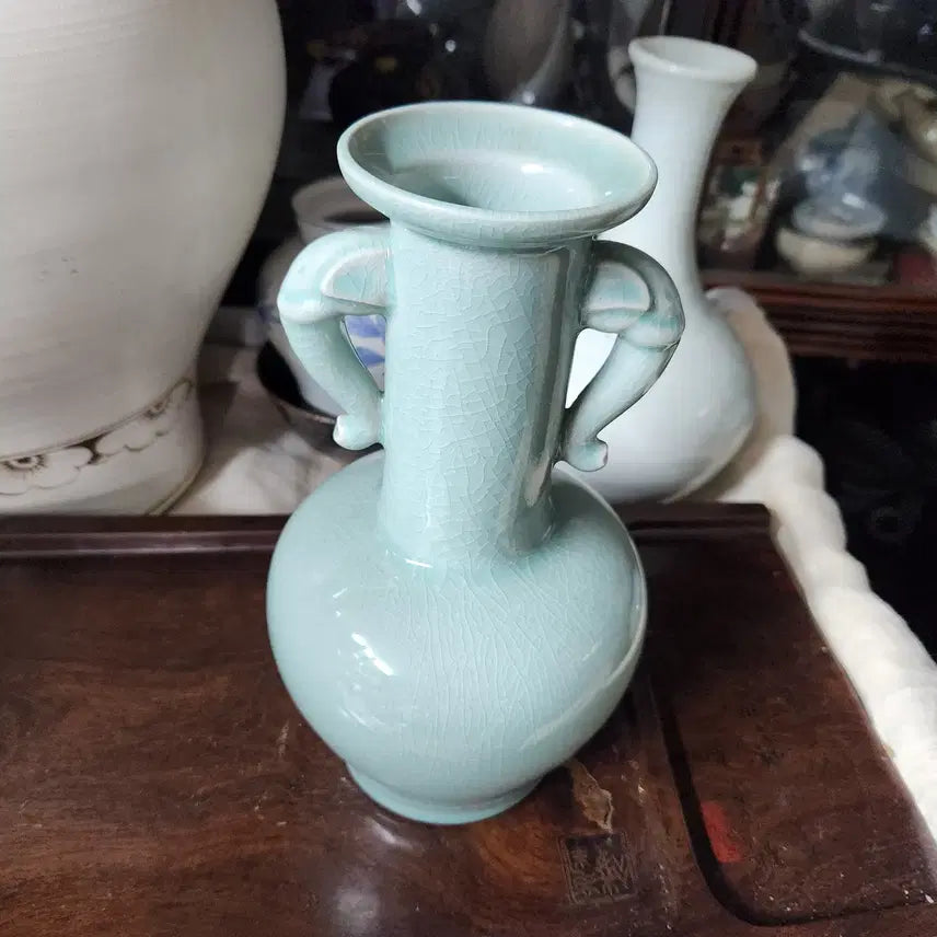 [BUNJANG] Lee Ki Hyu Celadon Porcelain Elephant Ear Vase / 우현 이기휴 고려청자 상이화병