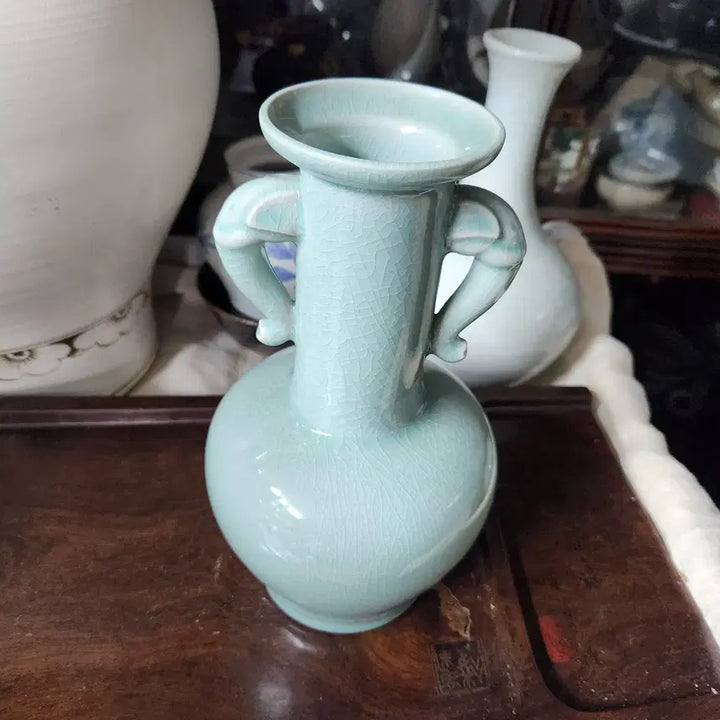 [BUNJANG] Lee Ki Hyu Celadon Porcelain Elephant Ear Vase / 우현 이기휴 고려청자 상이화병