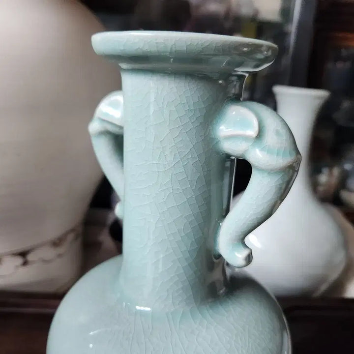 [BUNJANG] Lee Ki Hyu Celadon Porcelain Elephant Ear Vase / 우현 이기휴 고려청자 상이화병