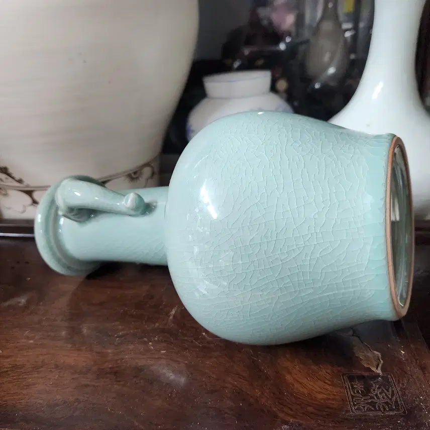 [BUNJANG] Lee Ki Hyu Celadon Porcelain Elephant Ear Vase / 우현 이기휴 고려청자 상이화병