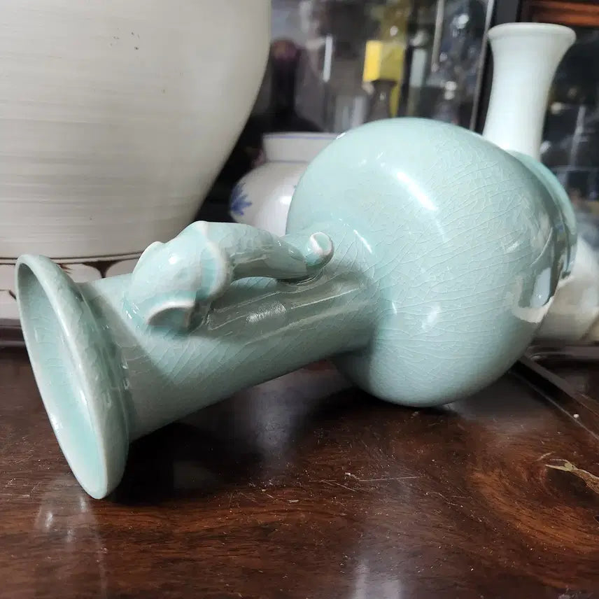 [BUNJANG] Lee Ki Hyu Celadon Porcelain Elephant Ear Vase / 우현 이기휴 고려청자 상이화병