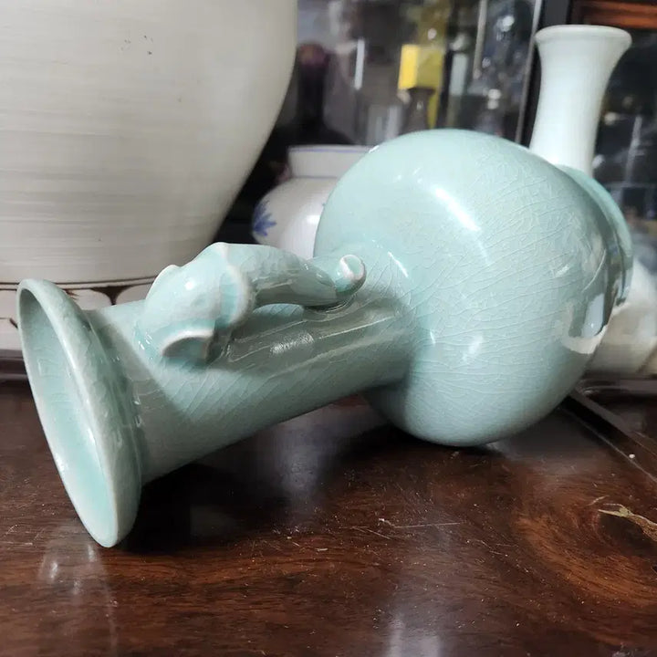 [BUNJANG] Lee Ki Hyu Celadon Porcelain Elephant Ear Vase / 우현 이기휴 고려청자 상이화병