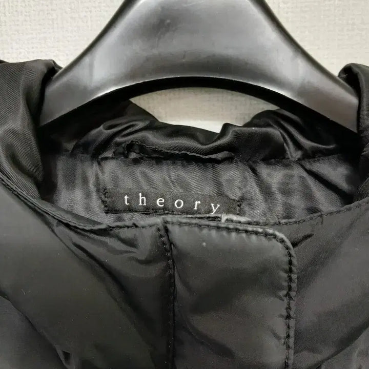 [BUNJANG] Theory Black Hooded Padded Jumper / 띠어리 블랙 후드 패딩 점퍼