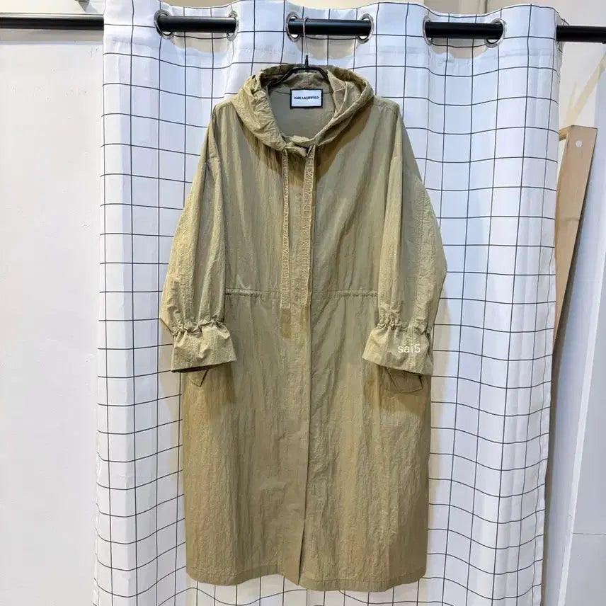 [BUNJANG] Karl Lagerfeld Lightweight Hooded Jacket / 칼라거펠트 바스락 후드점퍼