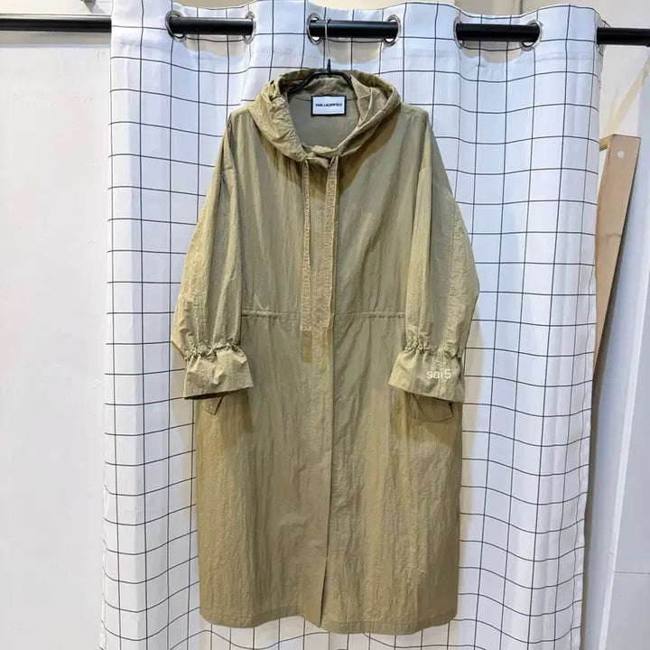 [BUNJANG] Karl Lagerfeld Lightweight Hooded Jacket / 칼라거펠트 바스락 후드점퍼