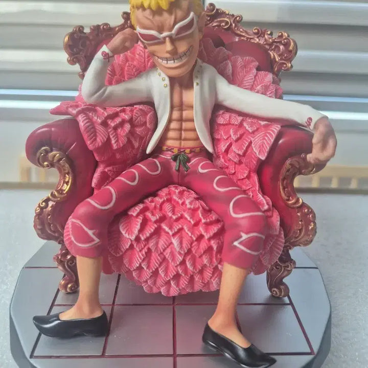 [BUNJANG] One Piece Doflamingo Resin Figure / 원피스 도플라밍고 의자 레진 피규어