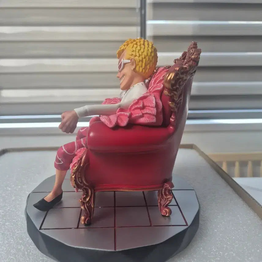 [BUNJANG] One Piece Doflamingo Resin Figure / 원피스 도플라밍고 의자 레진 피규어
