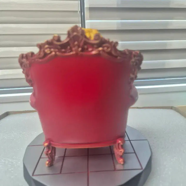 [BUNJANG] One Piece Doflamingo Resin Figure / 원피스 도플라밍고 의자 레진 피규어