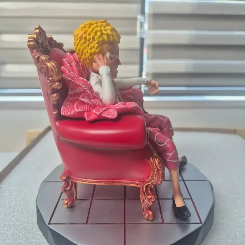 [BUNJANG] One Piece Doflamingo Resin Figure / 원피스 도플라밍고 의자 레진 피규어