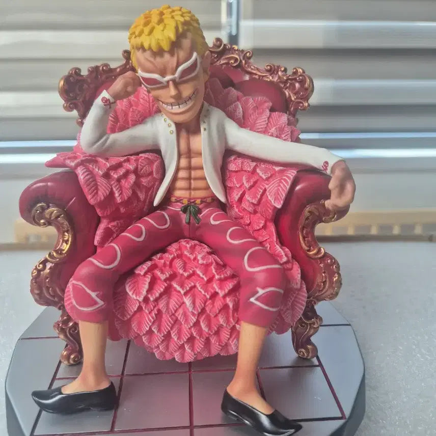 [BUNJANG] One Piece Doflamingo Resin Figure / 원피스 도플라밍고 의자 레진 피규어