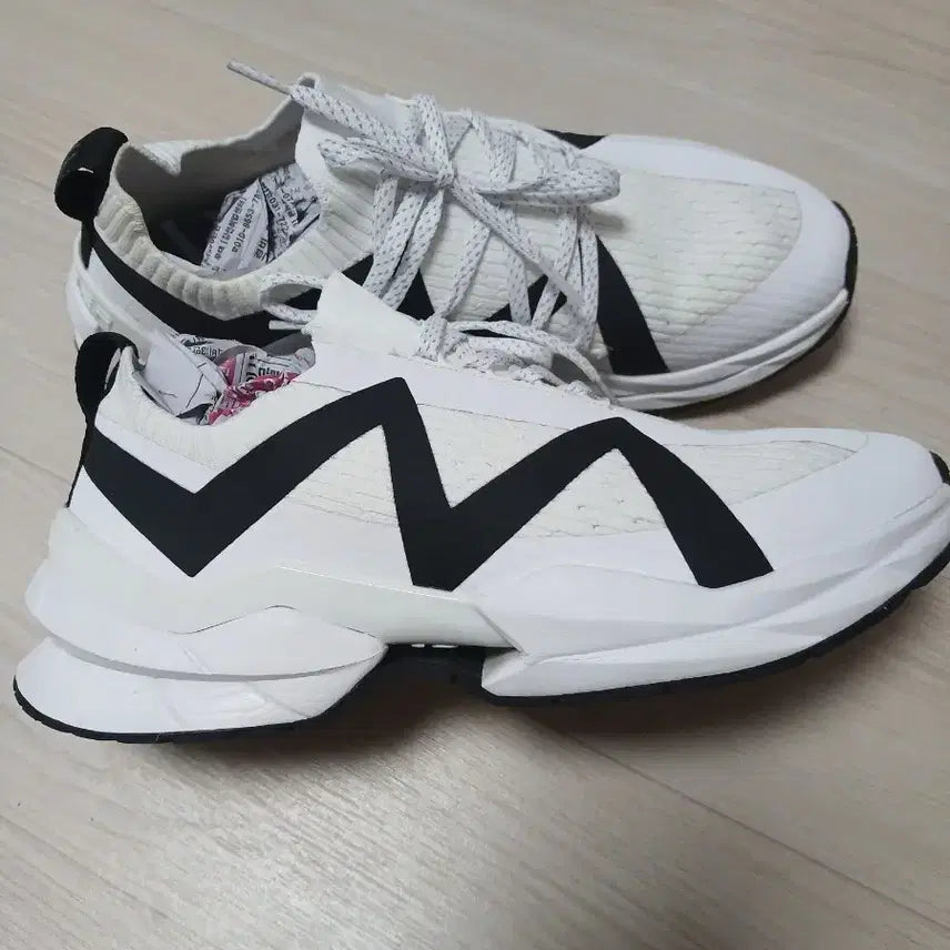 [BUNJANG] Spider White Knit Sneakers / 화이트 니트 운동화 블랙 포인트 스파이더