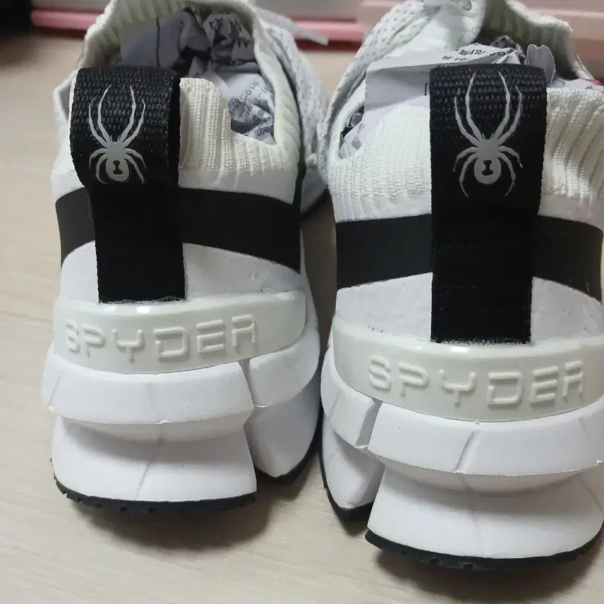 [BUNJANG] Spider White Knit Sneakers / 화이트 니트 운동화 블랙 포인트 스파이더
