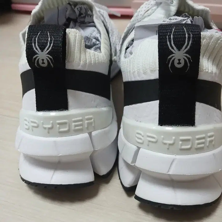[BUNJANG] Spider White Knit Sneakers / 화이트 니트 운동화 블랙 포인트 스파이더