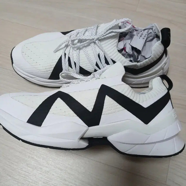 [BUNJANG] Spider White Knit Sneakers / 화이트 니트 운동화 블랙 포인트 스파이더