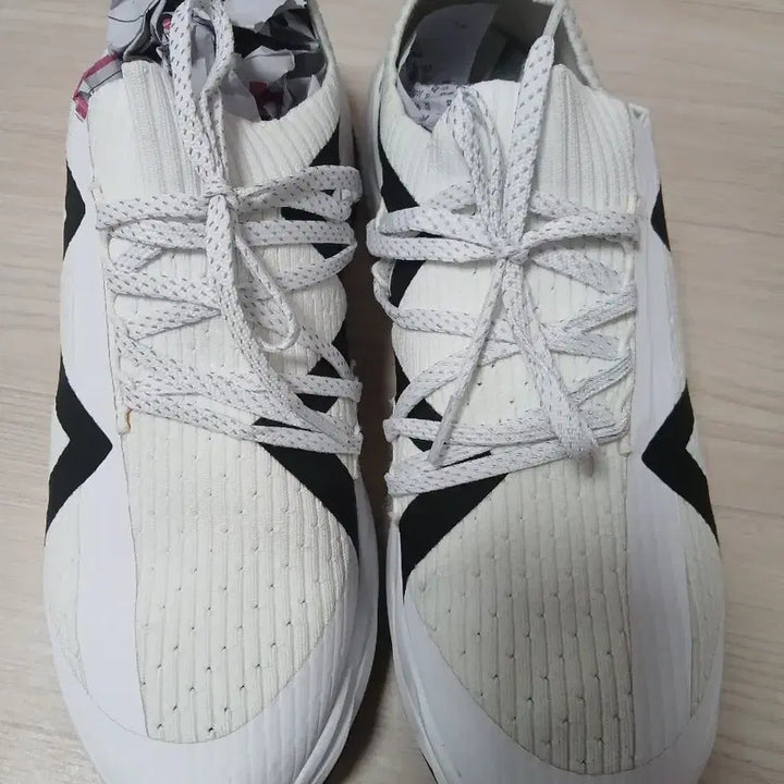 [BUNJANG] Spider White Knit Sneakers / 화이트 니트 운동화 블랙 포인트 스파이더