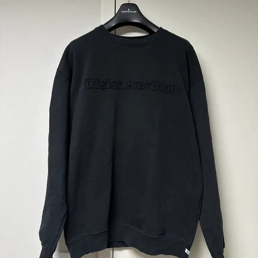 [BUNJANG] thisisneverthat Black Embroidered Logo Sweatshirt / 디스이즈네버댓 블랙 맨투맨 티셔츠 L